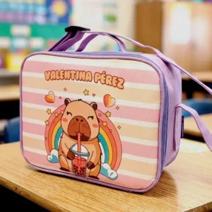 lonchera personalizada rosada con tematica de capibara